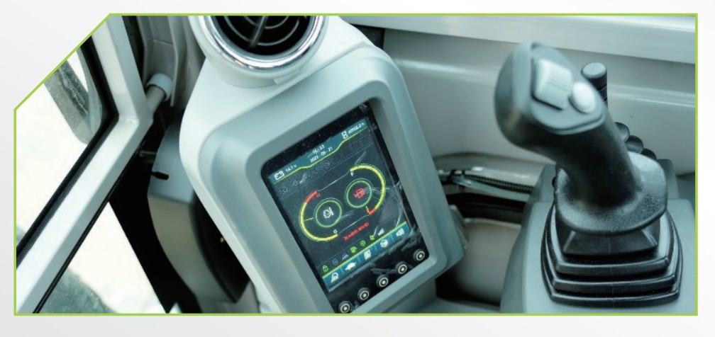 Foto von Fahrerdisplay und Joystick im Cockpit